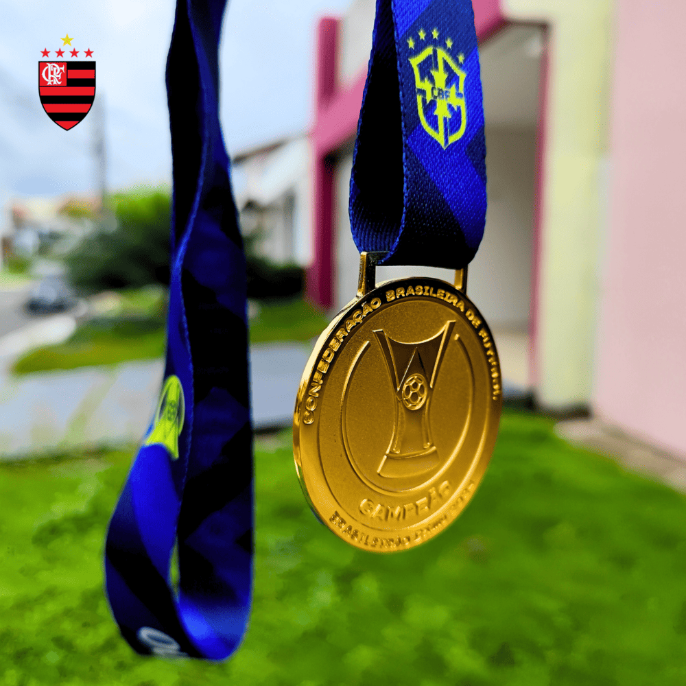 Exclusivo: Quadro de Medalhas Mengão Fla Multicampeão 2019 Libertadores e Brasileirão Moldura de Madeira 33x33cm + *BRINDE 1x Caneca* - EDIÇÃO LIMITADA