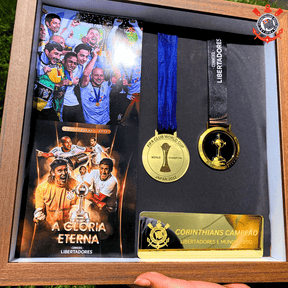 Exclusivo: Quadro de Medalhas Timão Multicampeão 2012 Libertadores e Mundial Moldura de Madeira 33x33cm + *BRINDE 1x Caneca* - EDIÇÃO LIMITADA