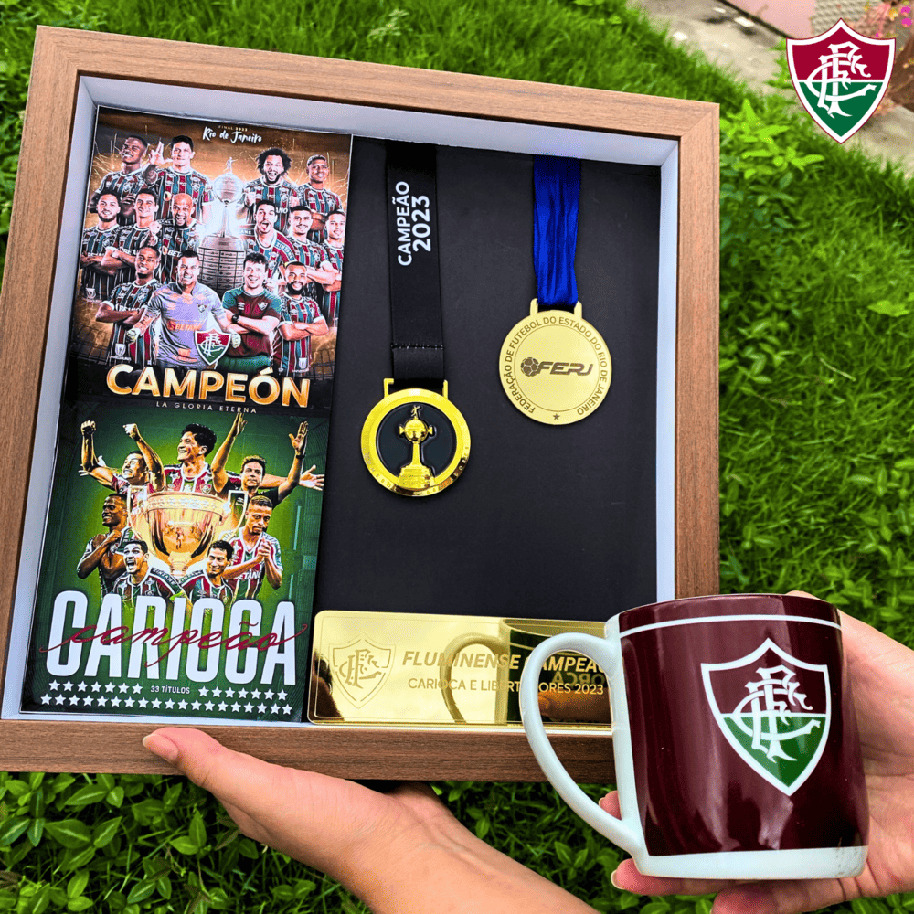 Exclusivo: Quadro de Medalhas Fluzão Multicampeão 2023 Libertadores e Carioca Moldura de Madeira 33x33cm + *BRINDE 1x Caneca* - EDIÇÃO LIMITADA