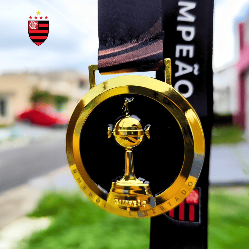 Exclusivo: Quadro de Medalhas Mengão Fla Multicampeão 2019 Libertadores e Brasileirão Moldura de Madeira 33x33cm + *BRINDE 1x Caneca* - EDIÇÃO LIMITADA